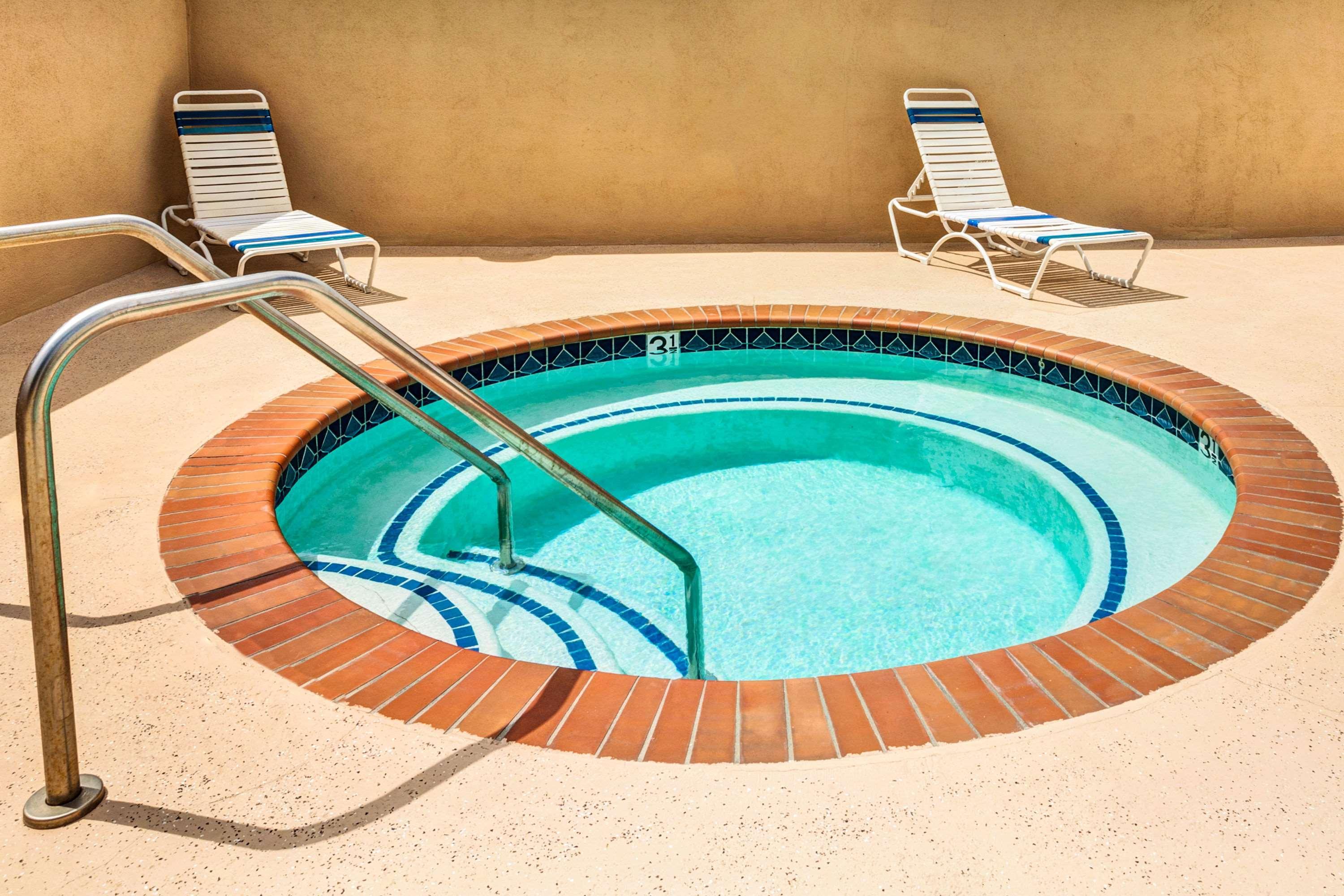 Days Inn & Suites By Wyndham Fullerton Exterior photo